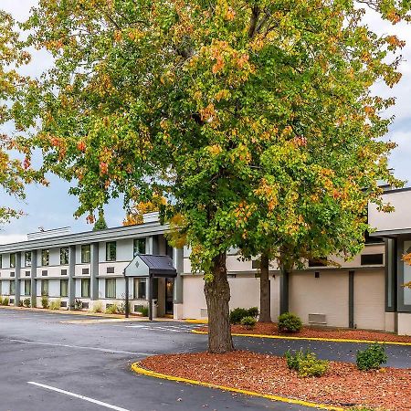 Clarion Inn Belle Vernon Экстерьер фото