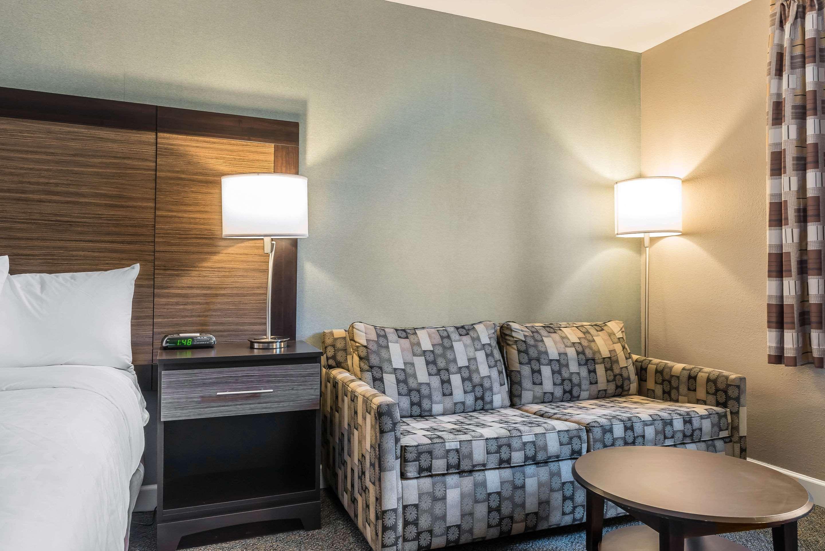 Clarion Inn Belle Vernon Экстерьер фото