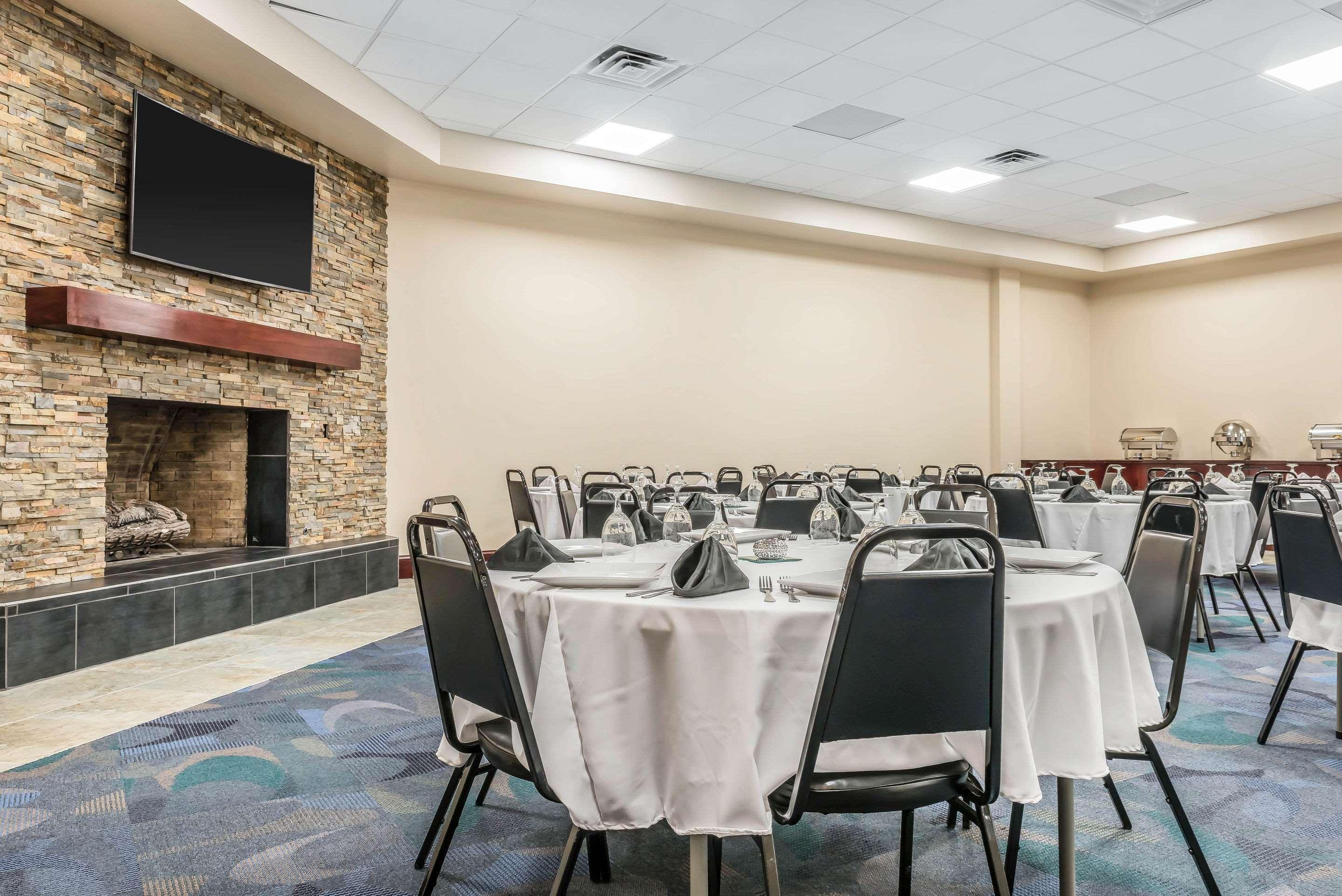 Clarion Inn Belle Vernon Экстерьер фото