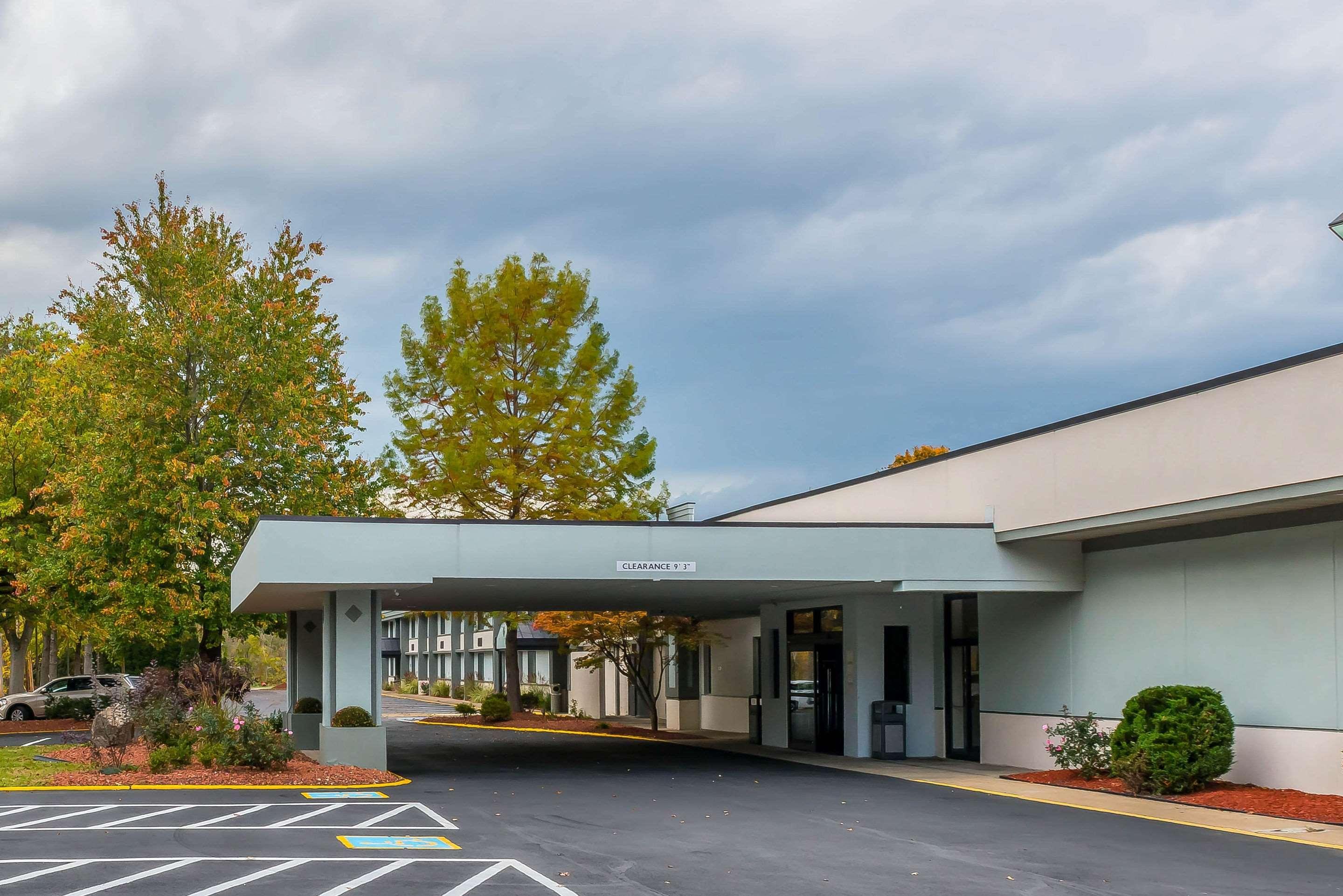 Clarion Inn Belle Vernon Экстерьер фото