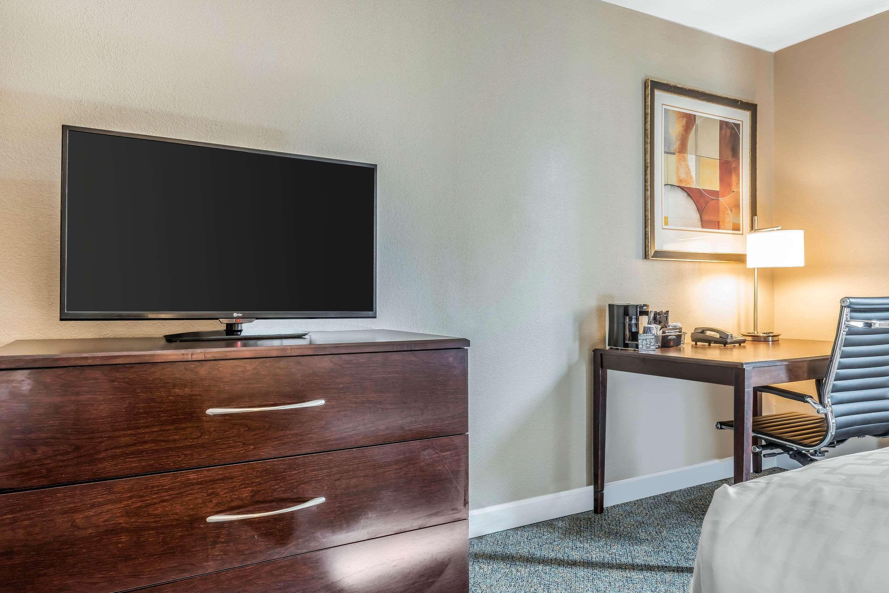 Clarion Inn Belle Vernon Экстерьер фото