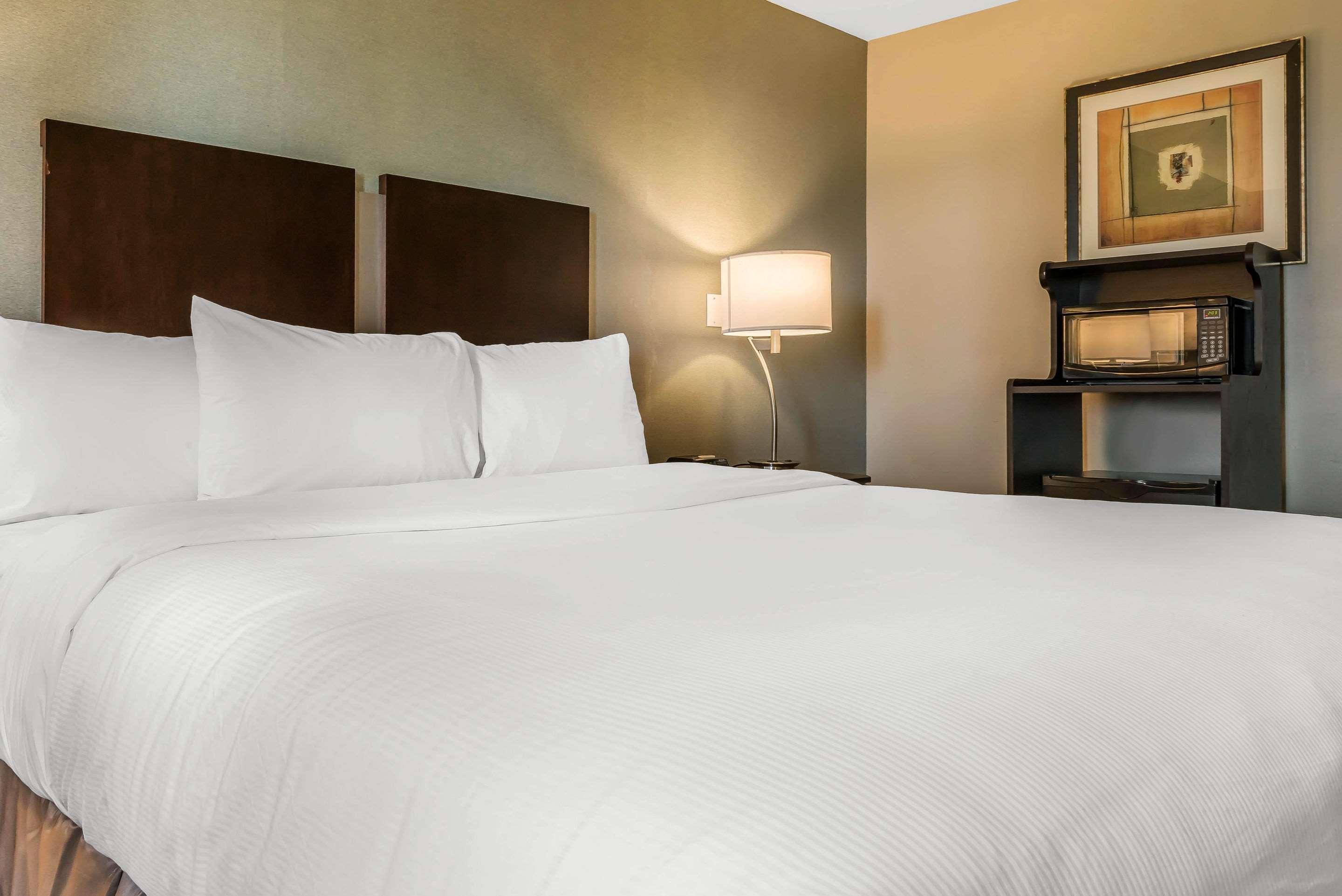 Clarion Inn Belle Vernon Экстерьер фото