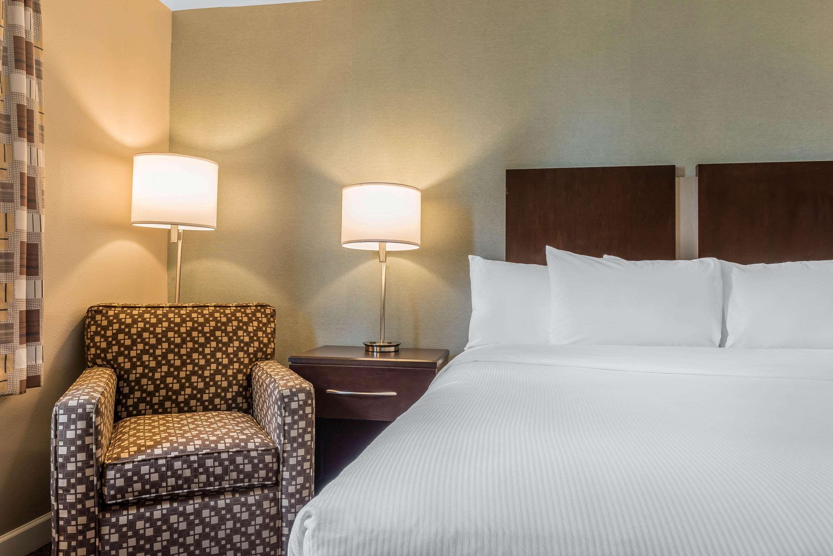 Clarion Inn Belle Vernon Экстерьер фото