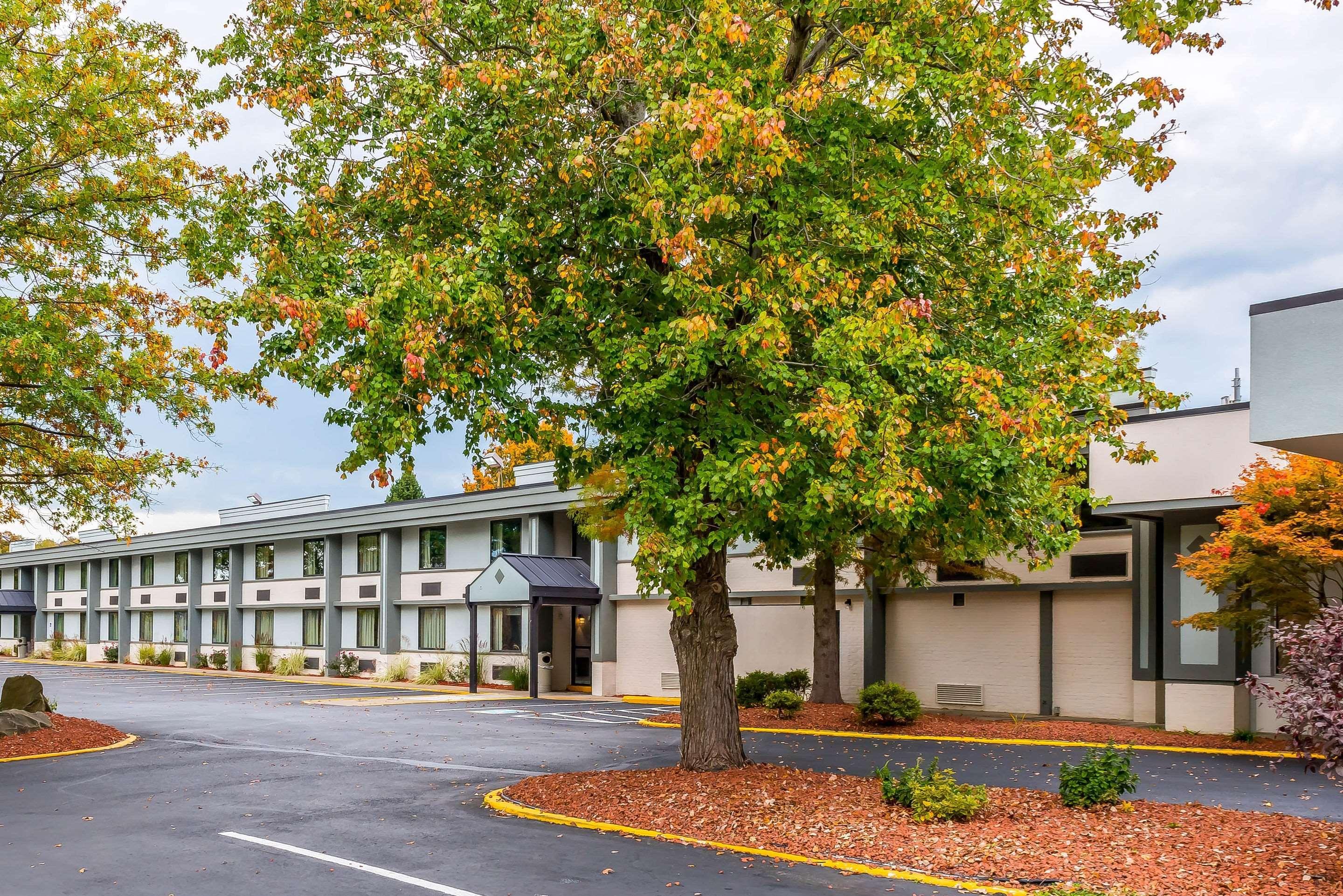 Clarion Inn Belle Vernon Экстерьер фото