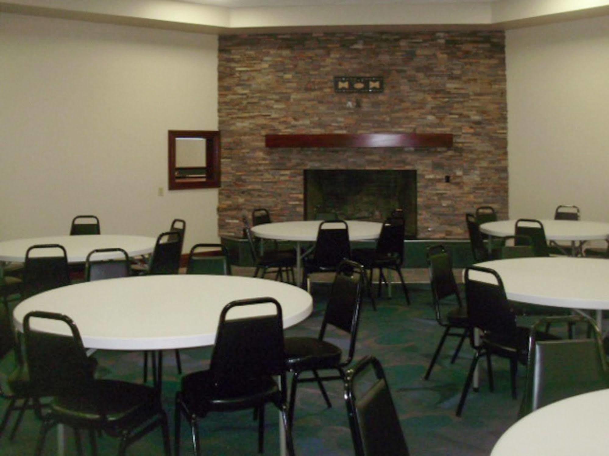 Clarion Inn Belle Vernon Экстерьер фото