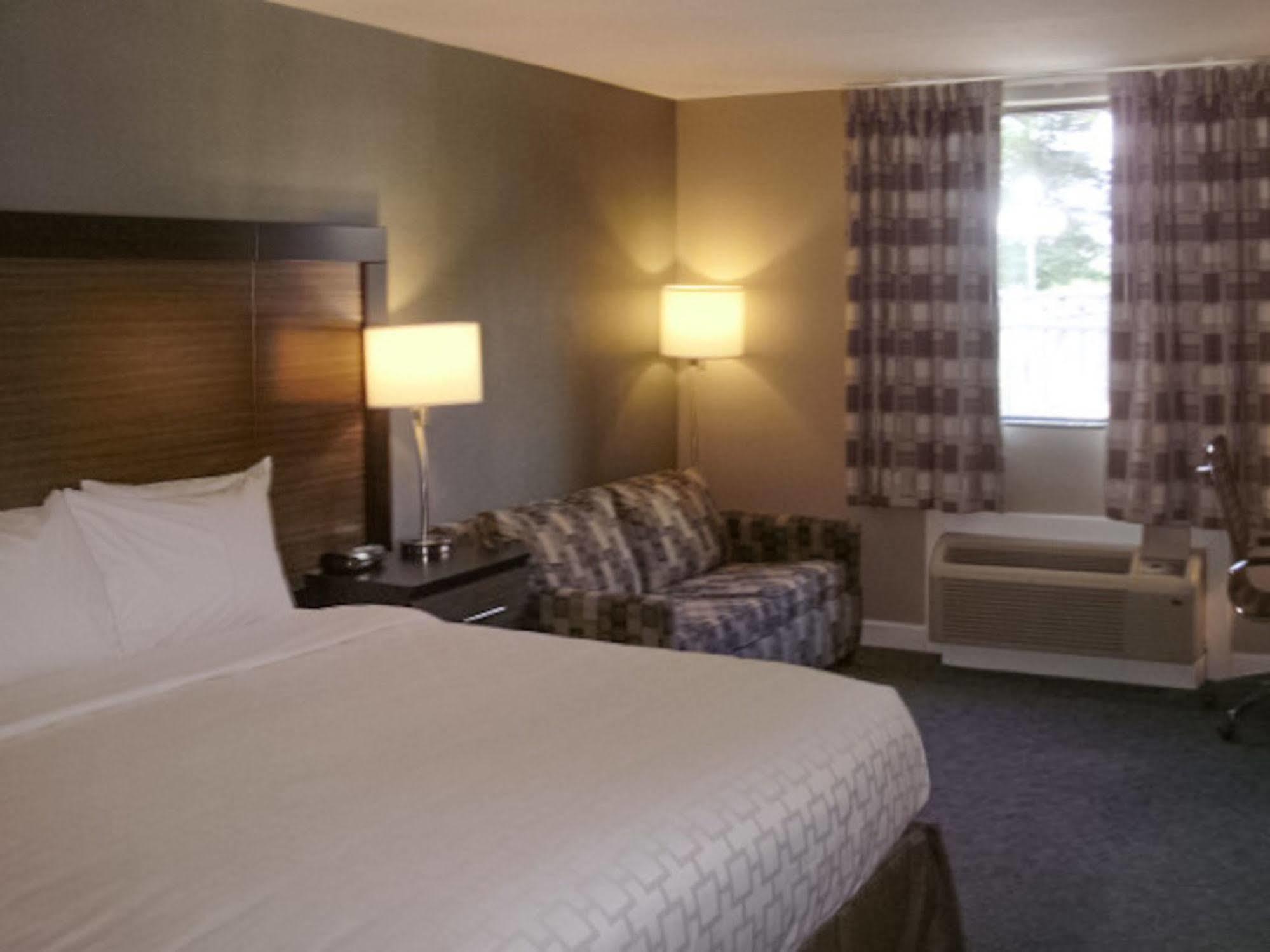 Clarion Inn Belle Vernon Экстерьер фото