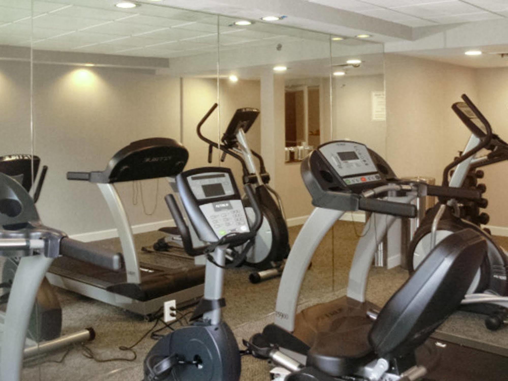 Clarion Inn Belle Vernon Экстерьер фото